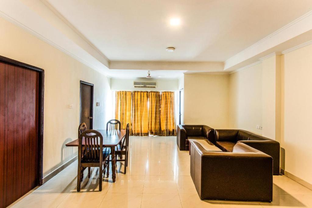 Blossoms Hotel & Service Apartments Chennai Luaran gambar